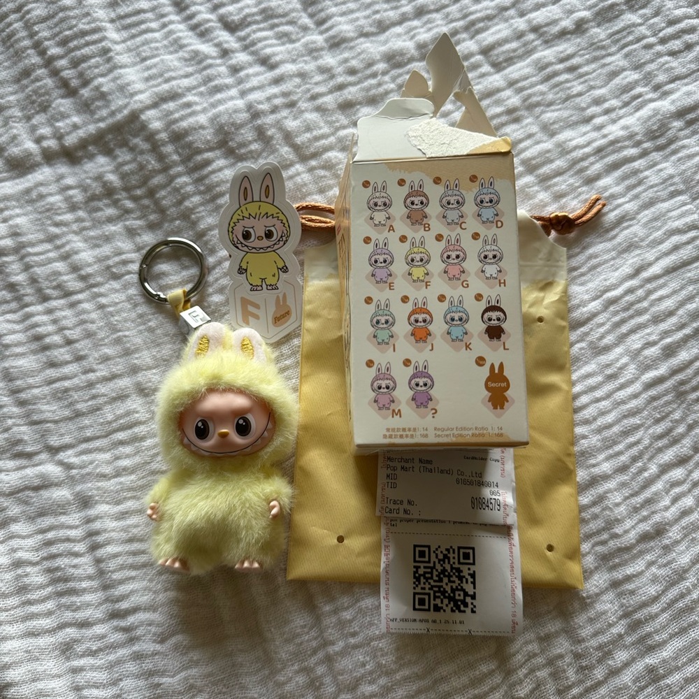 Labubu popmart Pin for love